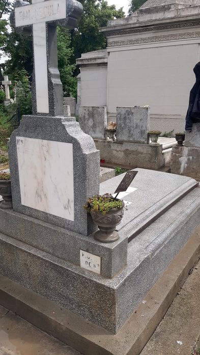 Vând loc de veci Cimitirul Bellu