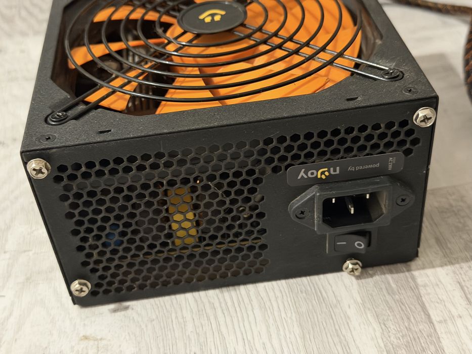 Sursa nJoy Woden 850, 850W