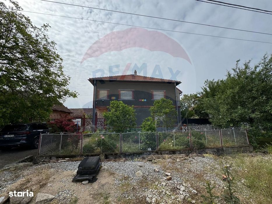 Casă cu 10 camere – ideală pentru pensiune, grădiniță sau pt. locuit