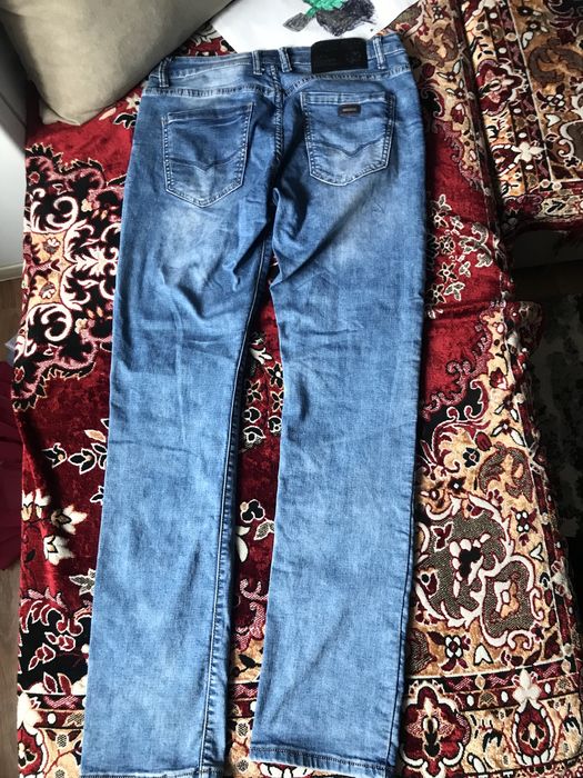 Blugi de bărbați mărimea de 32