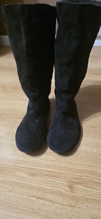 Продавам Дамски Ботуши.