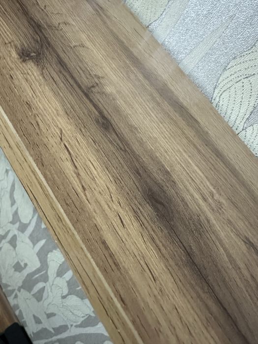 Полка, из МДФ. Размер80*20 сантиметров, цвет американский дуб