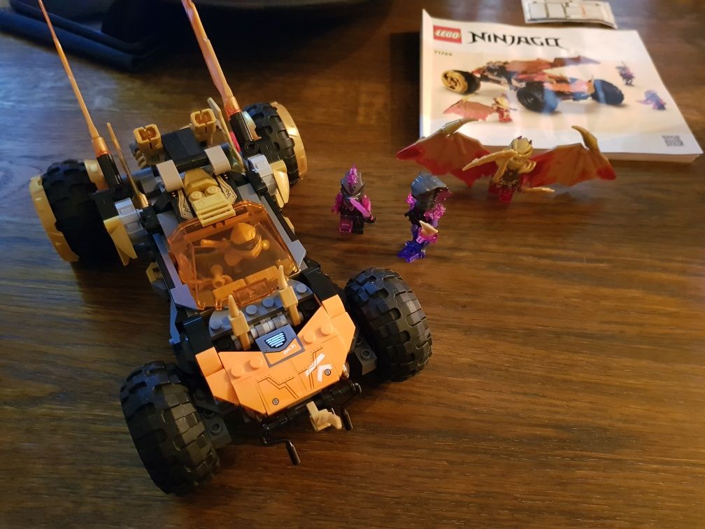 Cole's Dragon Cruiser LEGO направено