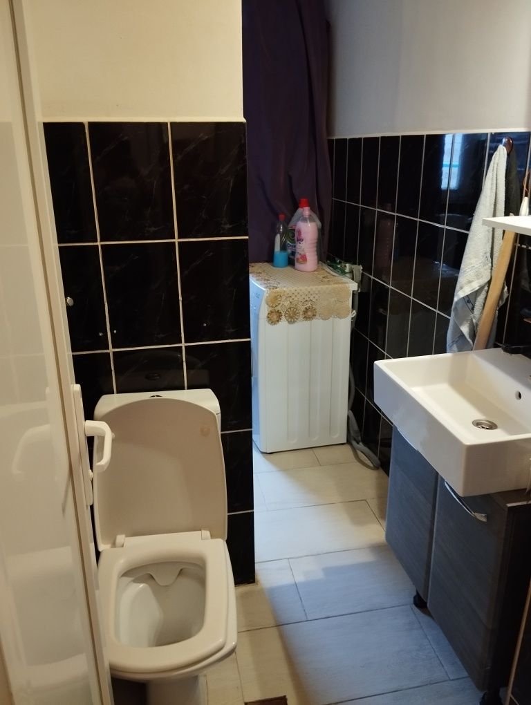 Vând apartament zona Oinac