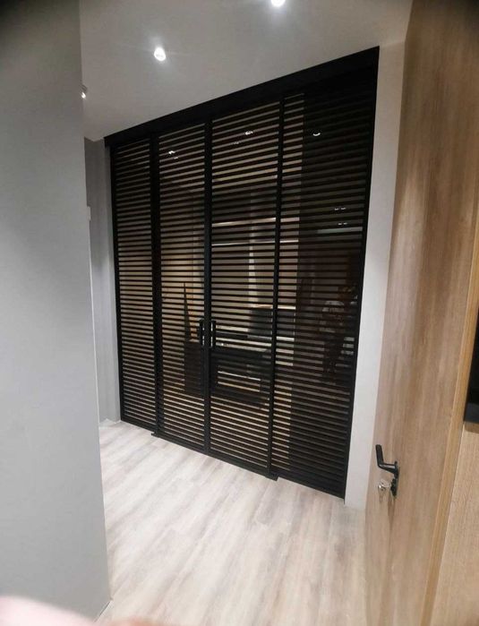 Стеклянные раздвижные перегородки в стиле лофт