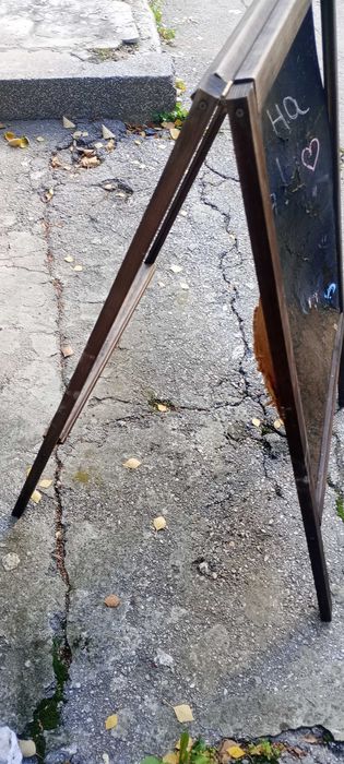 Оргинална дървена рекламна стойка