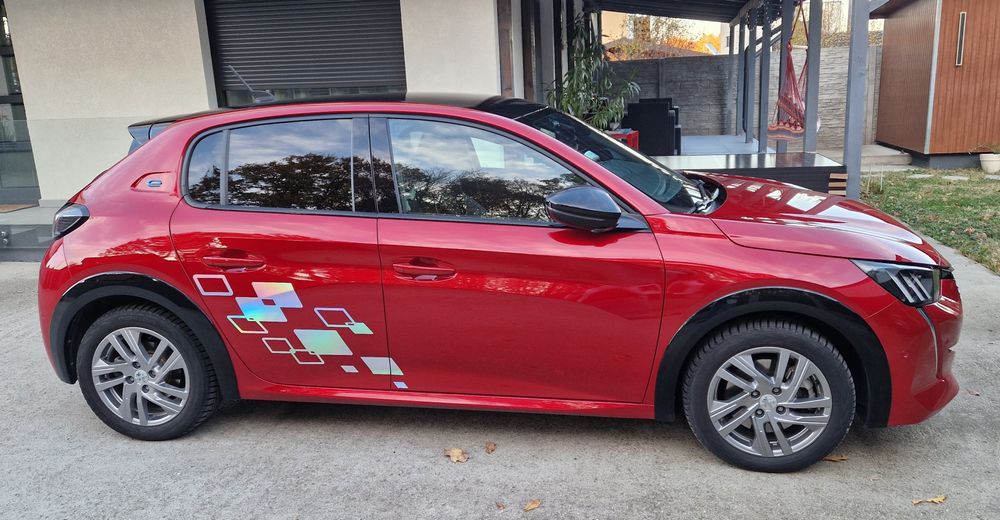 Peugeot e 208 GT full