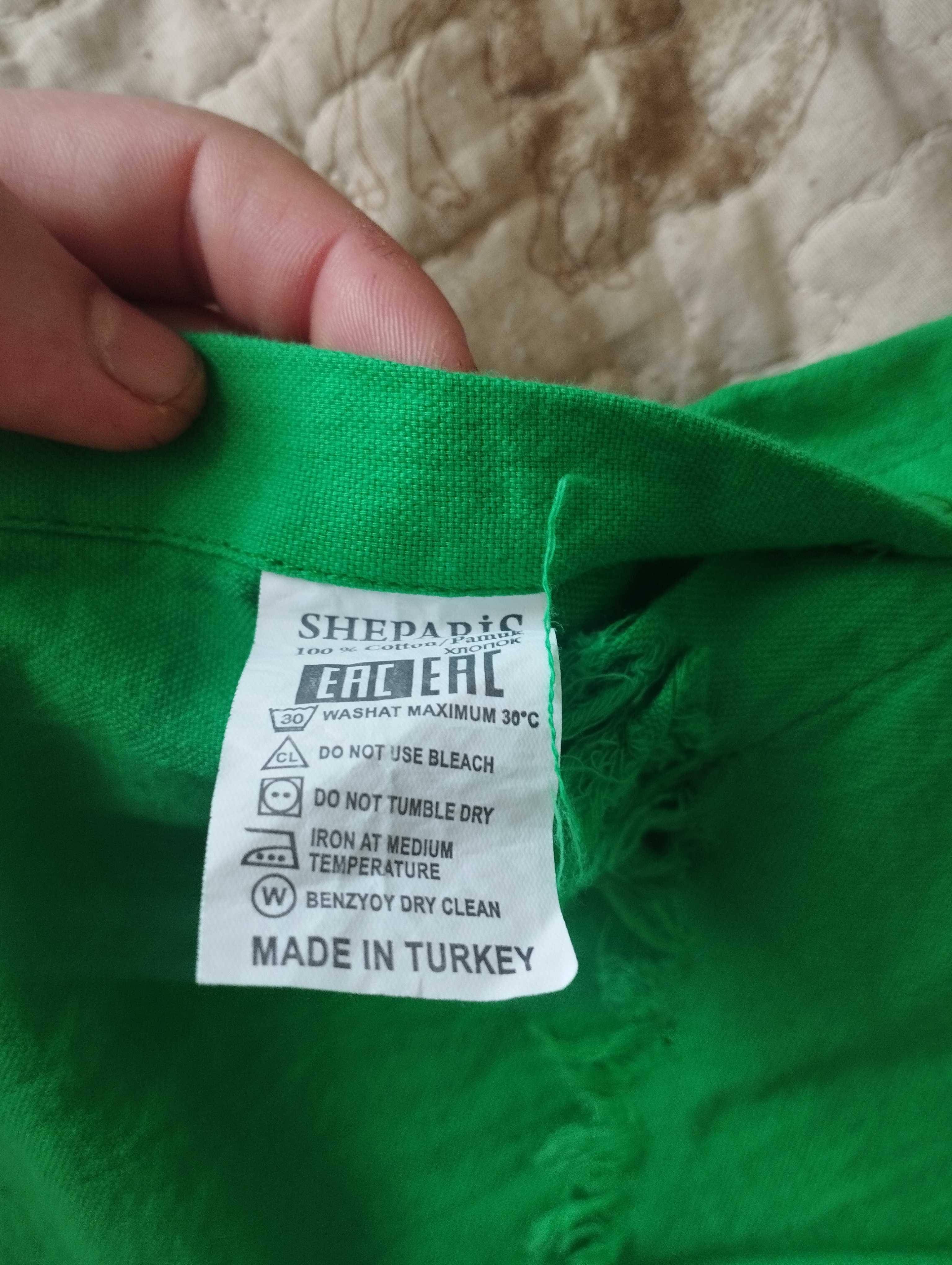 Турецкая рубашка зелёного цвета