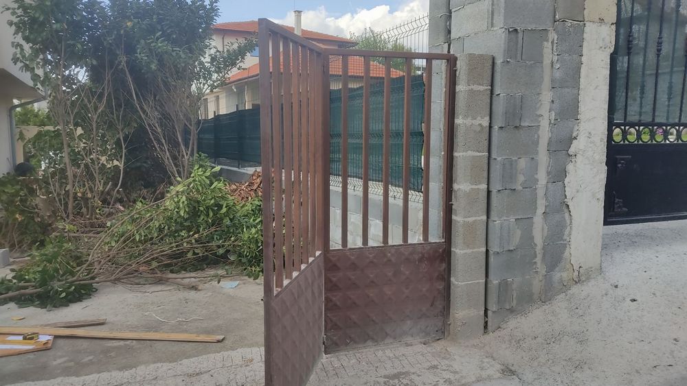 Продавам оградни врати
