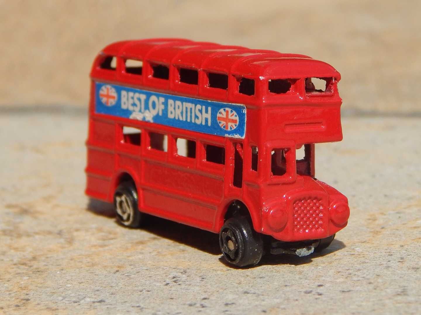 Macheta metalica jucarie autobuz londonez scara 1:120