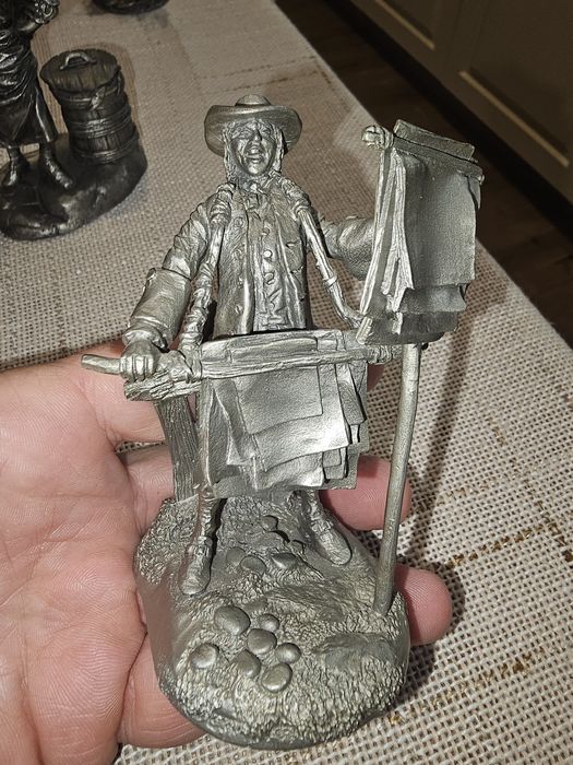 Statui metalice vechi.