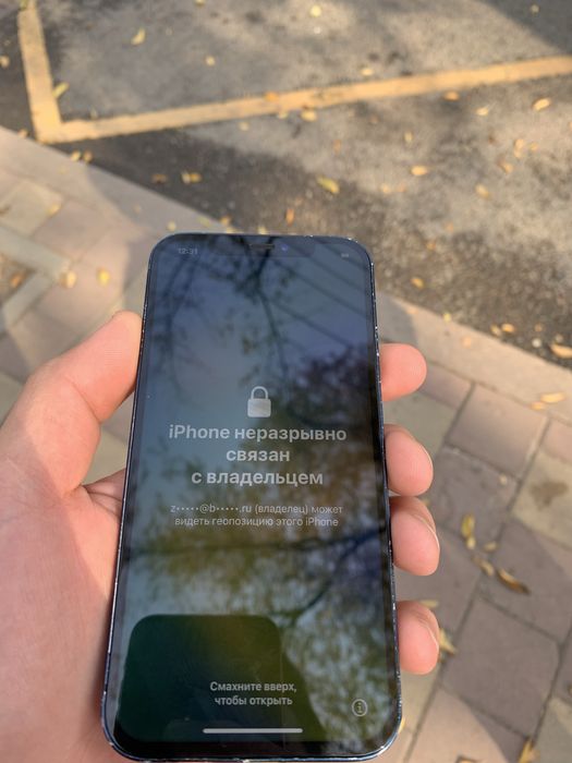 Продам айфон 12 64