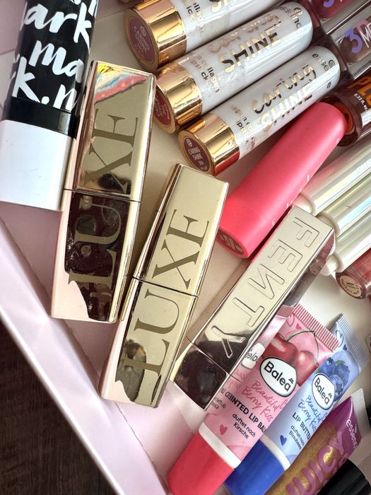 Лот 25 червила Fenty , NYX , Sheglam