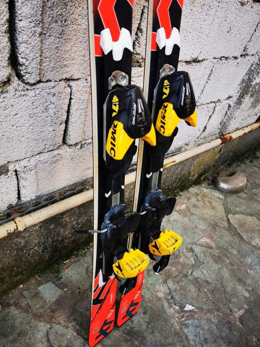 Vând schiuri Atomic Redster XT 157cm ascutire ceruite