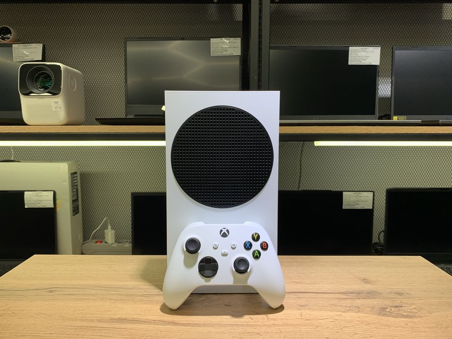Приставка XBOX Series S, 512 GB SSD, 1 джойстик, 10800/А10