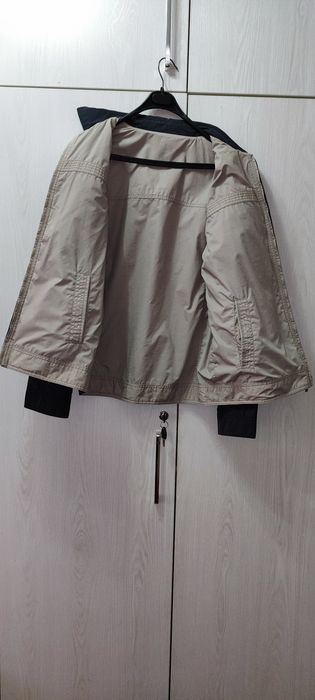 Стильная мужская демисезонная куртка в новом состоянии.