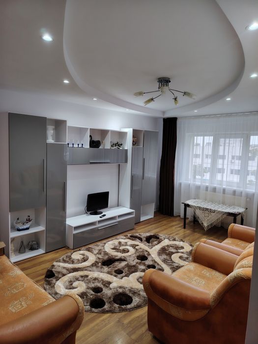 Închiriez apartament cu 2 camere