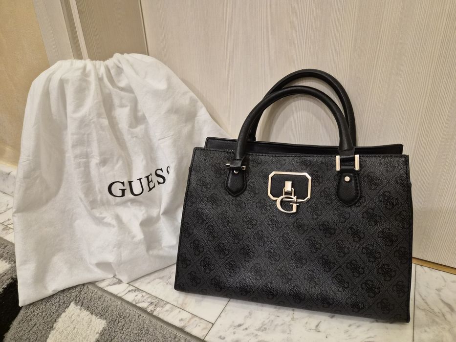 Дамска чанта Guess