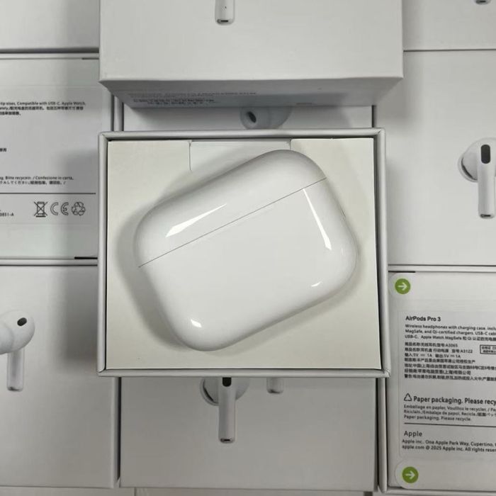 APPLE Airpods Pro 3 •