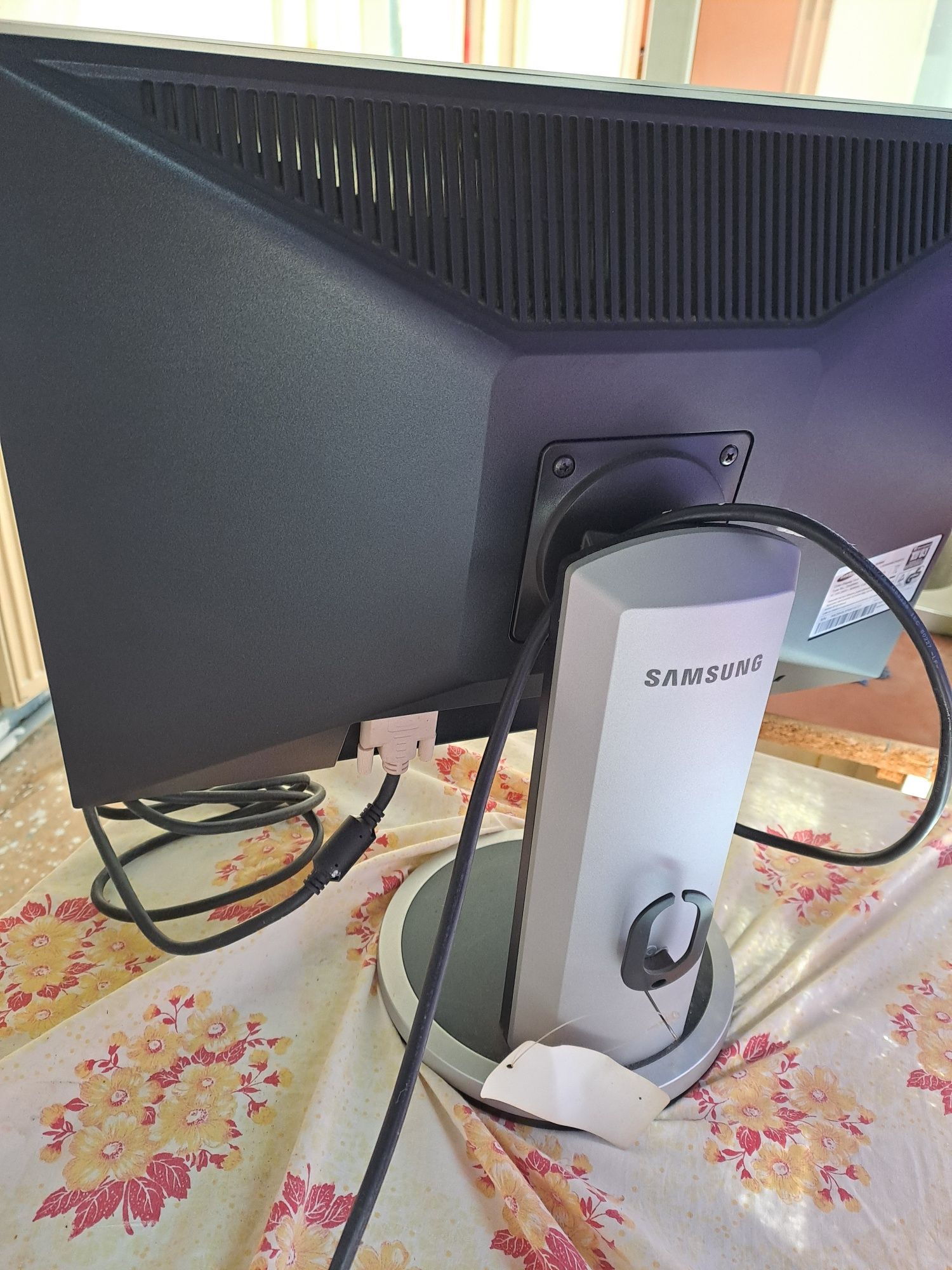Monitor Samsung diagonala mare