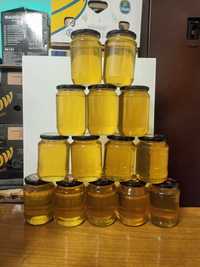 Акациев пчелен мед натурален
