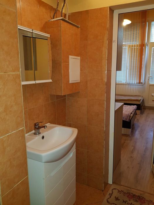 дава под наем 1-стаен - 300евро