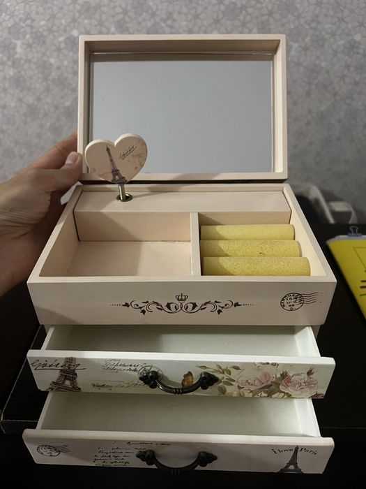 Музыкальная шкатулка для украшений