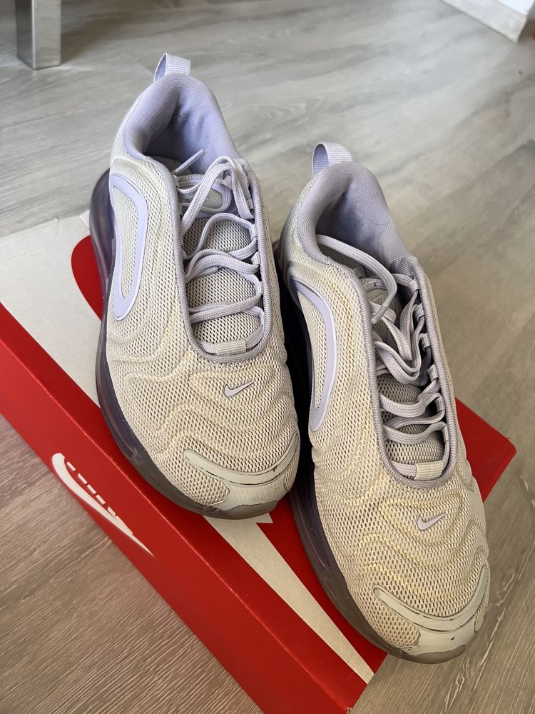 Adidasi Nike AirMax 720