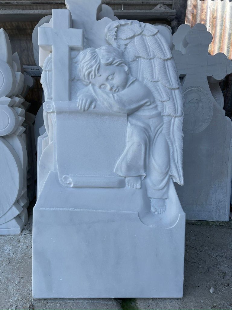 Monumente funerare