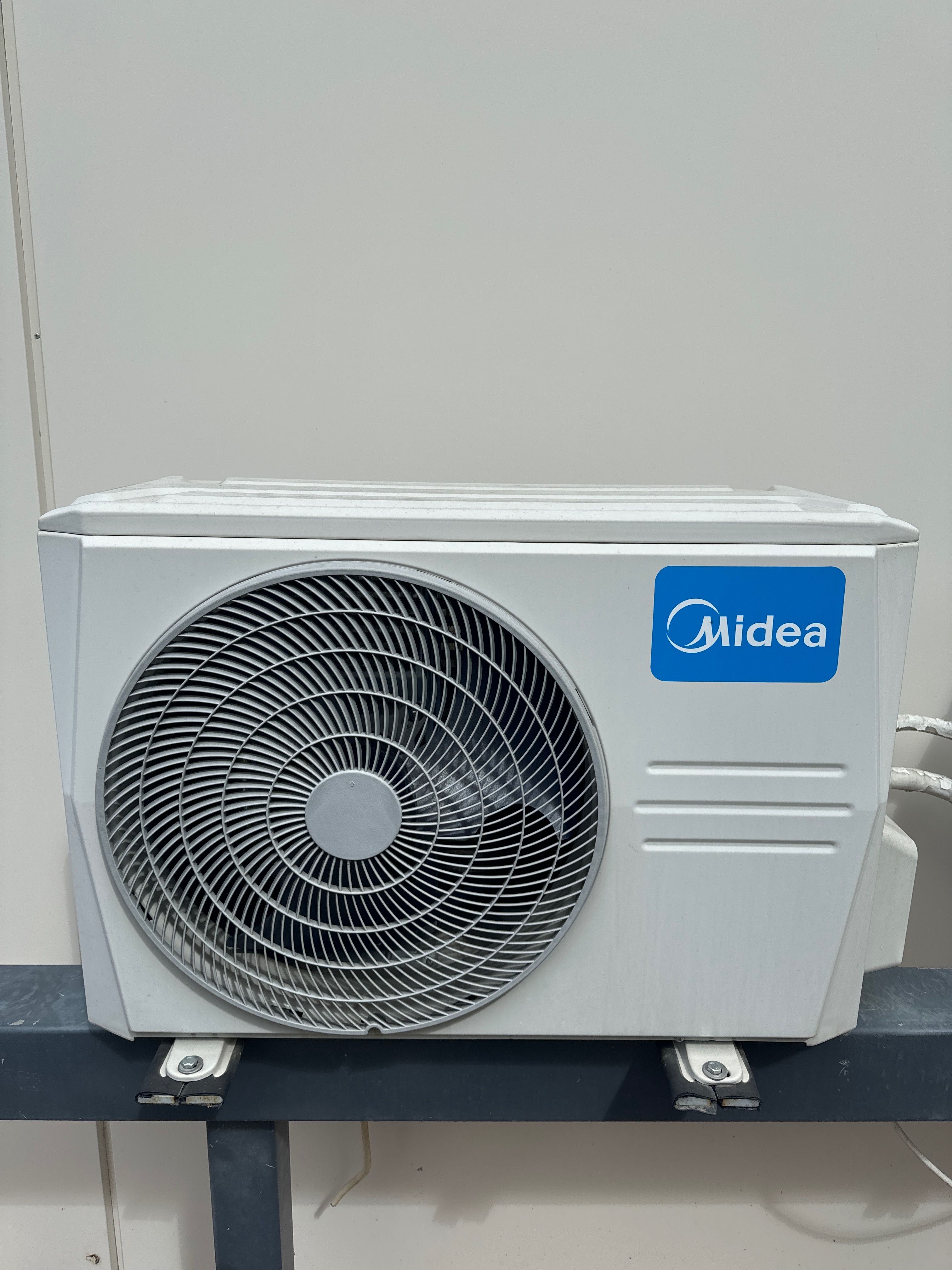 Aer Conditionat Midea 18000 BtU Caseta + Unitate externa R32