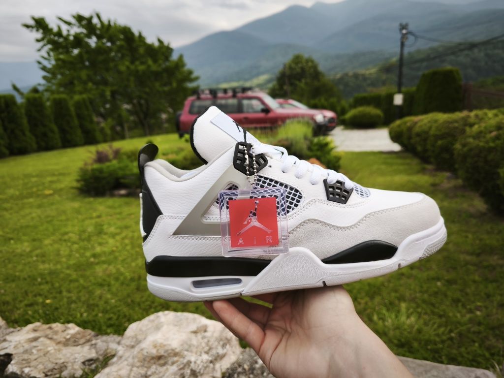 Air Jordan 4 military black