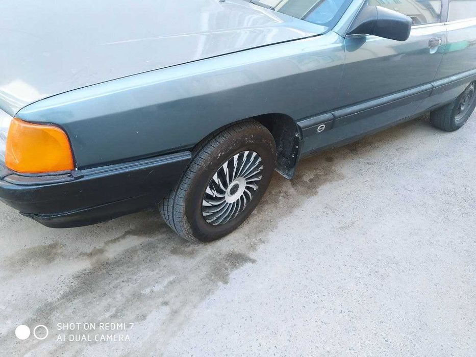 Audi 100 сотилади