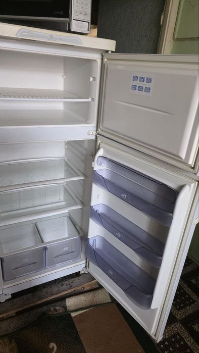 Холодильник Бирюса