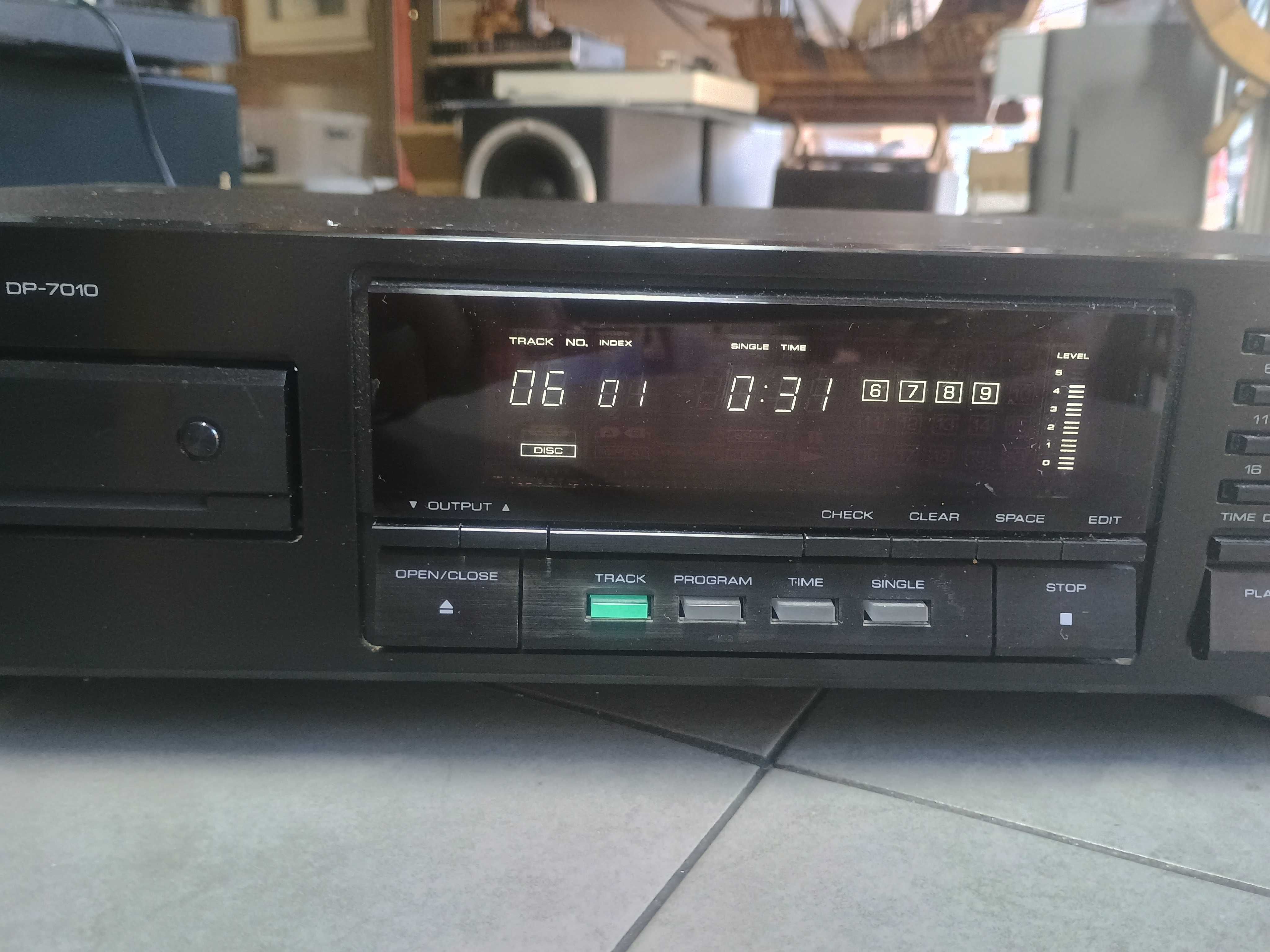 Kenwood DP-7010 CD player