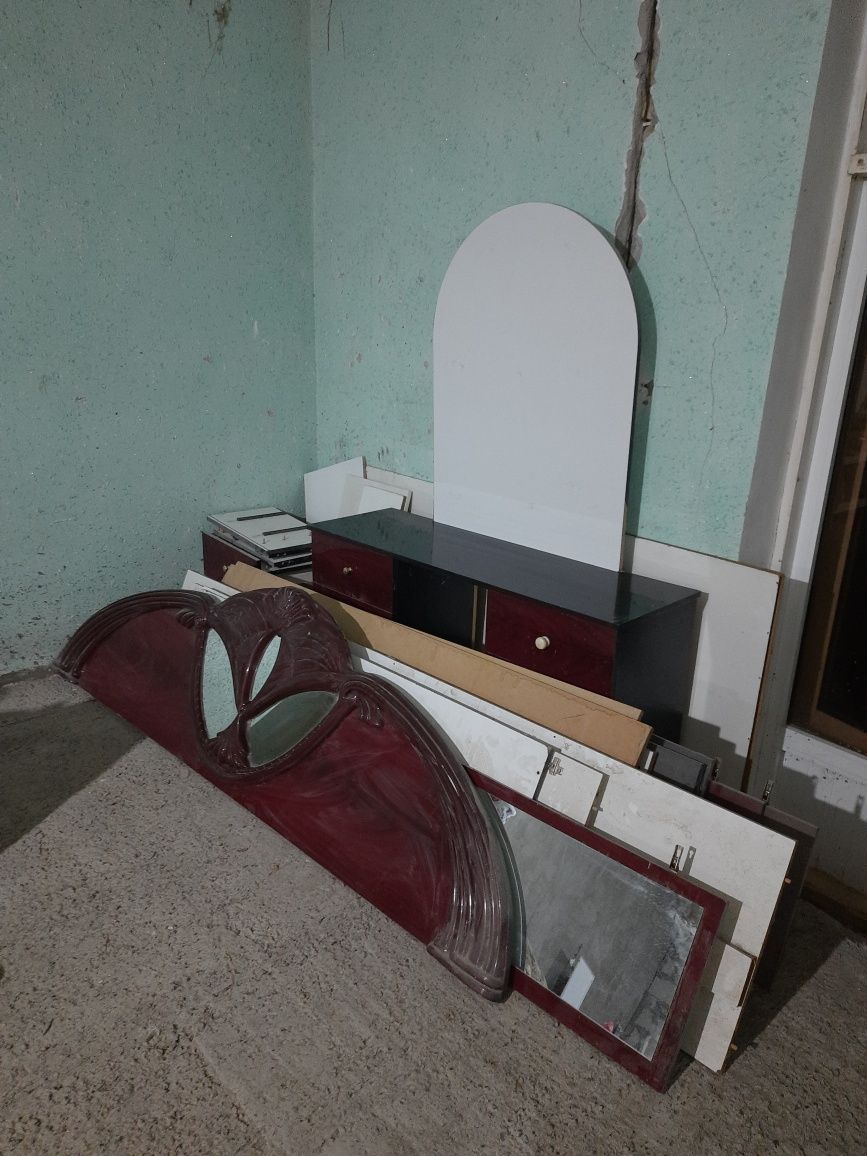 Продоется двух спальньный гарнитурый