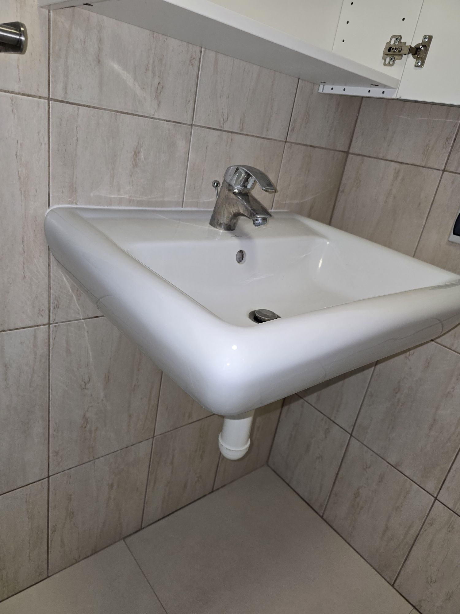 Chiuvetă baie suspendată, cu baterie inclusa,