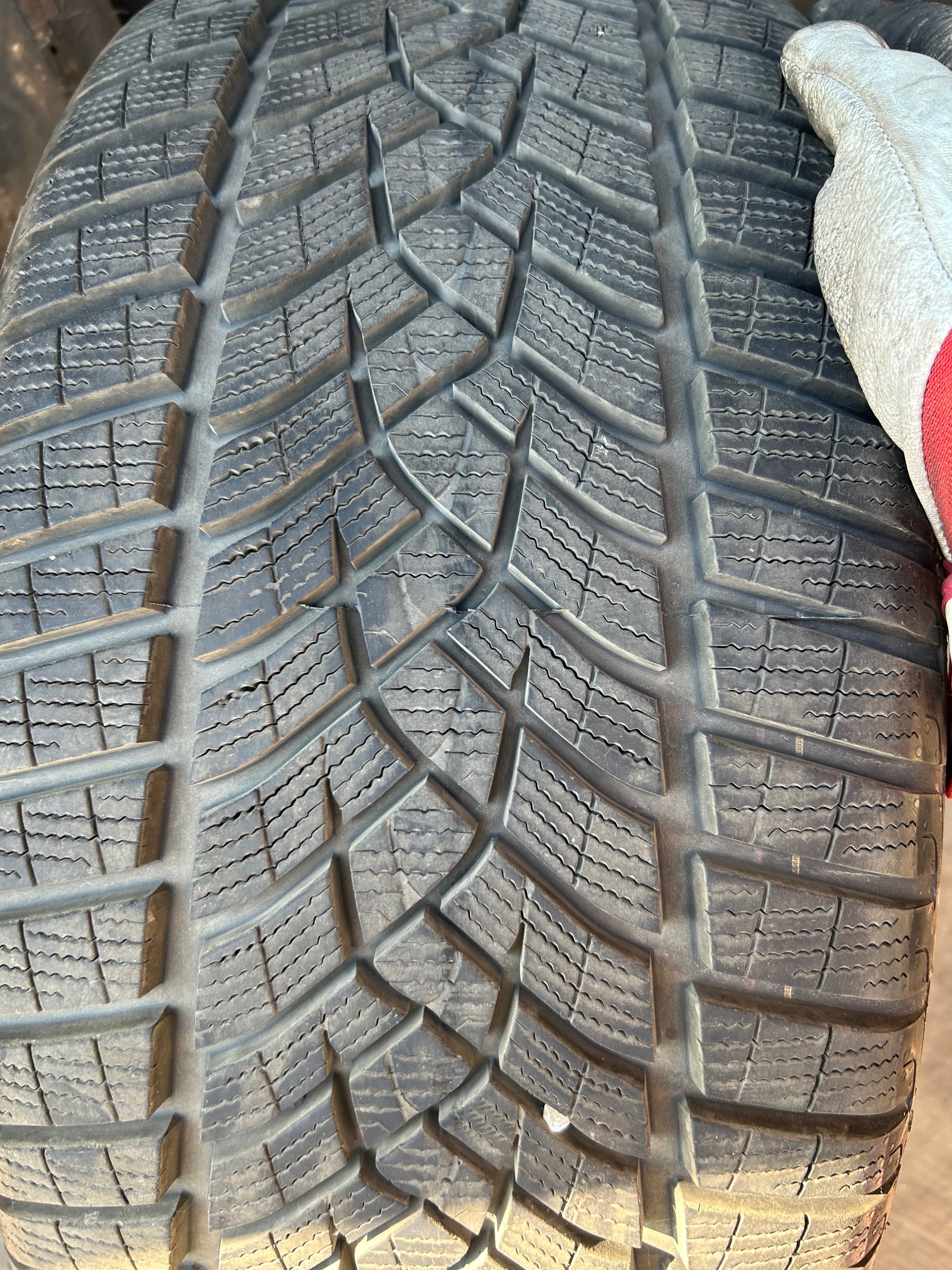 Goodyear 245/45/18 2бр. зимни