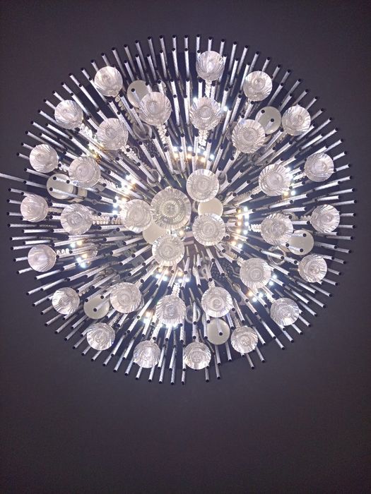 Продам люстру.         .