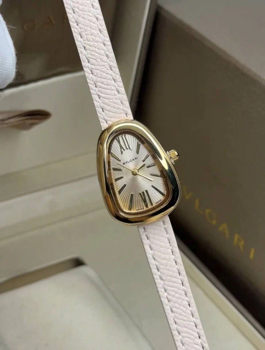 женские наручные часы BVLGARI