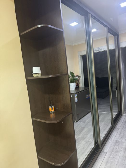 Продам шкаф- купе в отличном состоянии. Размер 3м* 2.4м глубина 43 см.