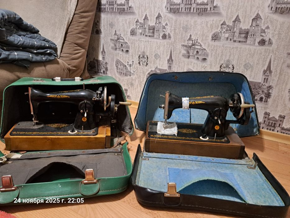 Две швейные машинки