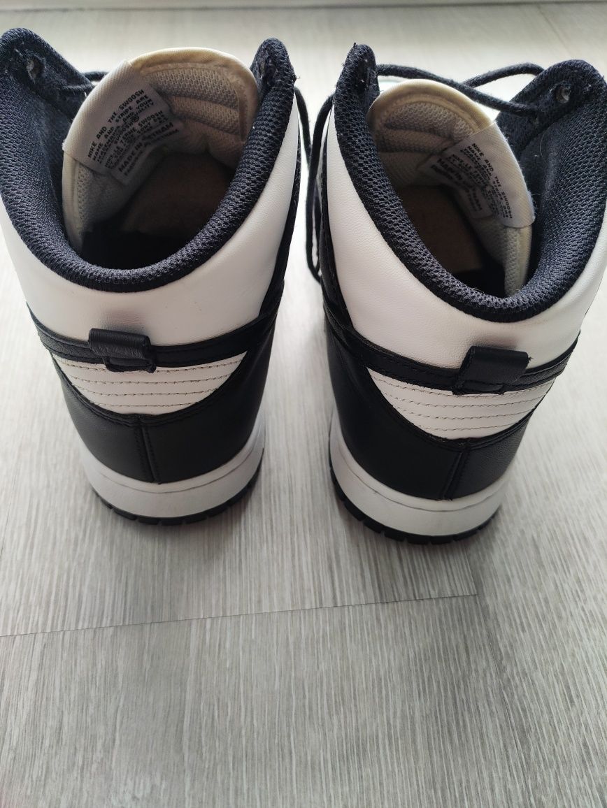 Vând Nike Dunk Panda High