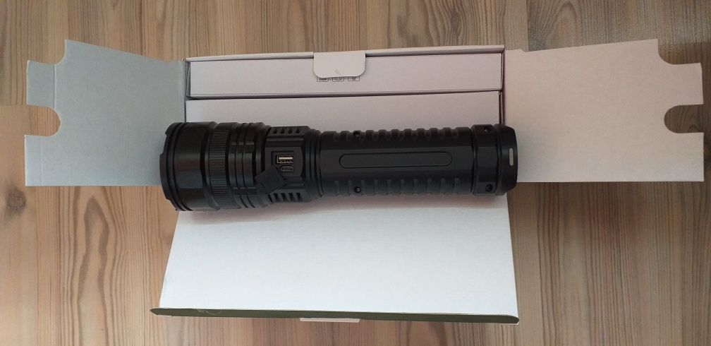 Lanterna puternica tip laser 3000lm