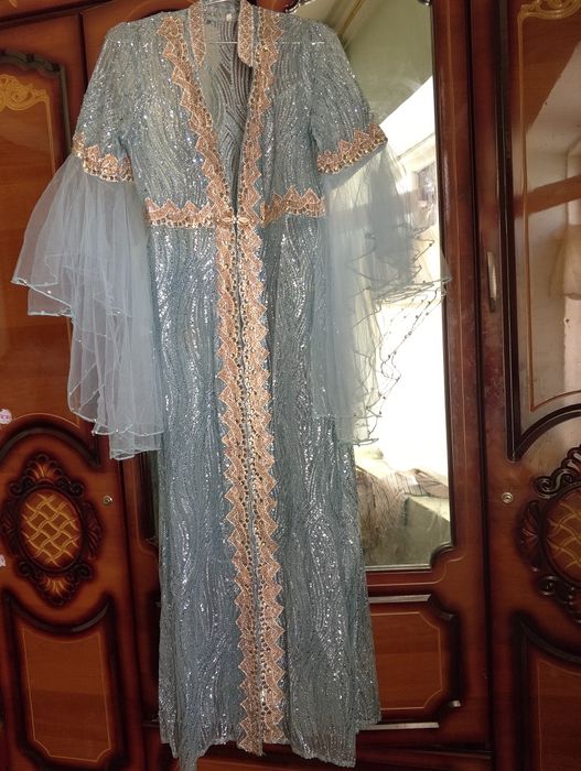 Ansambl. Kelinlar ansambli uzun. Rangi havoring.