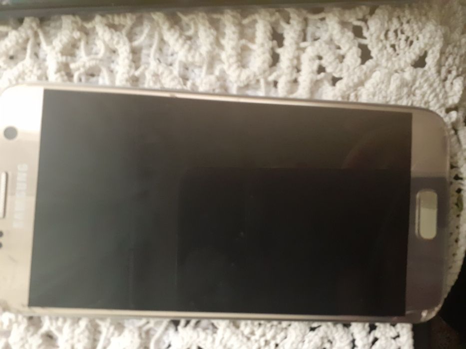 Vând foarte convenabil telefoane  display defect 10 lei bucata