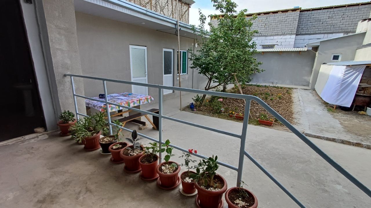 Srochna tayor Uchastka  Nazrbek tarnovda 2 sotx 4 xonali uy soiladi