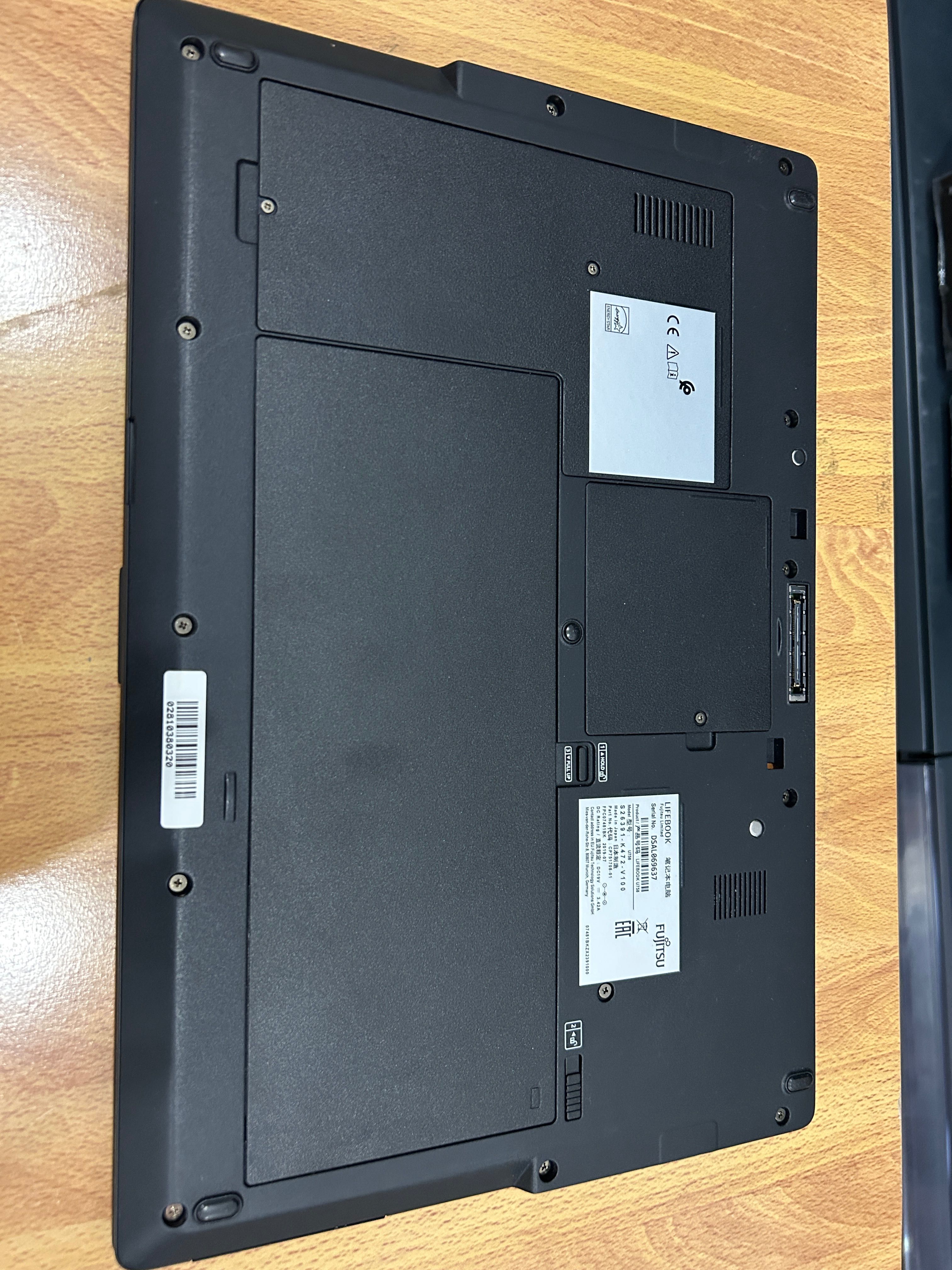 Като нов! Лаптоп Fujitsu U758 i5/8GB RAM/512GB с 3 месеца гаранция!