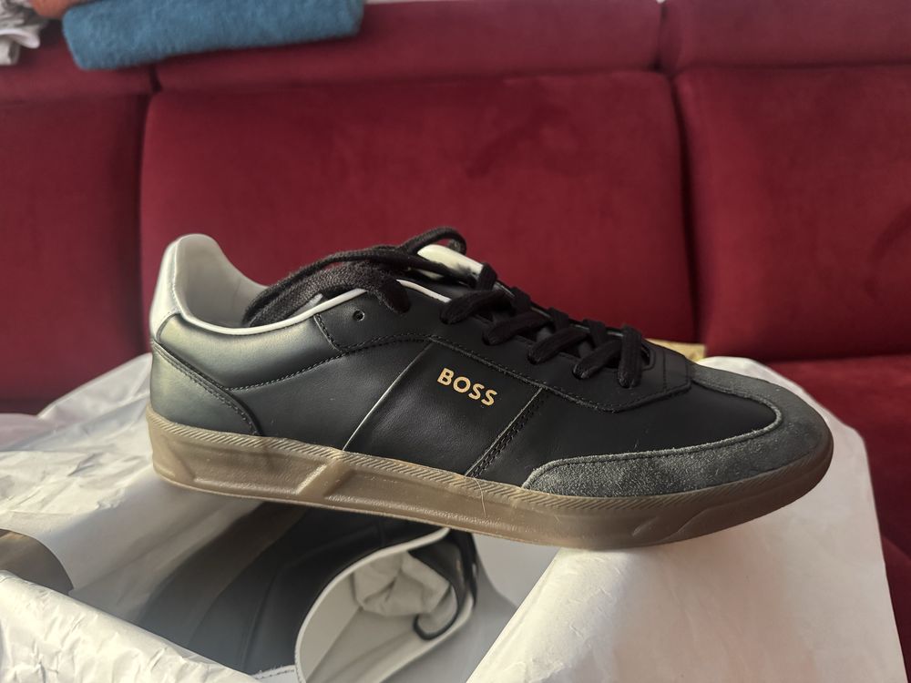 Adidasi Boss noi