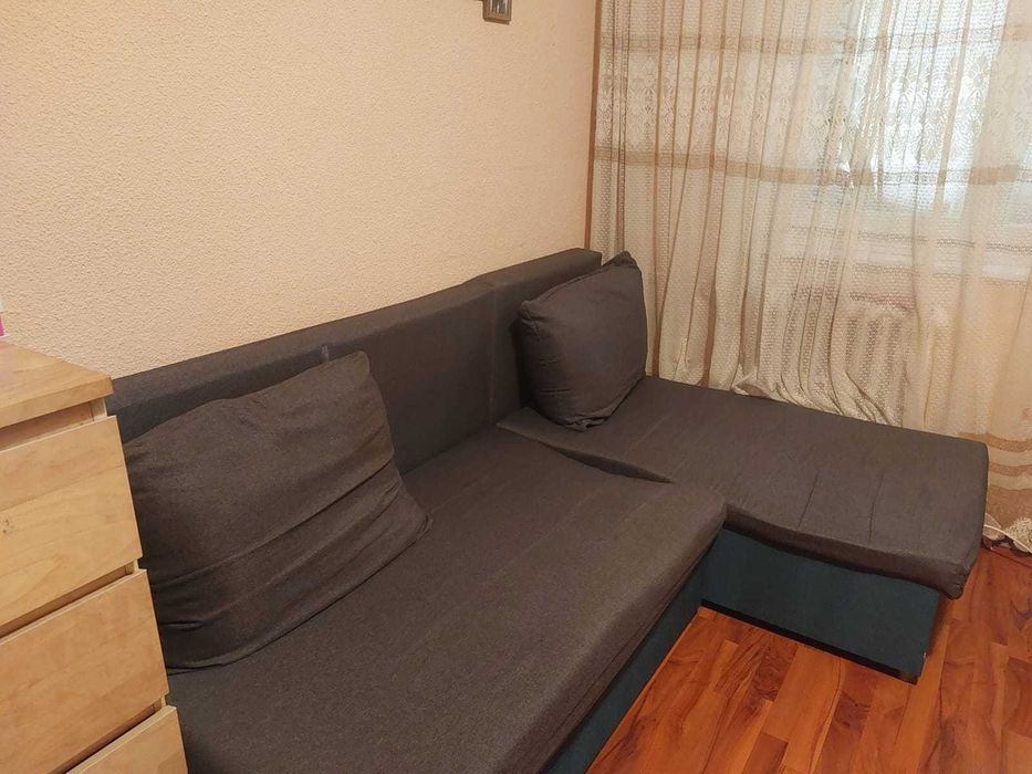 Vând colțar-canapes extensibila