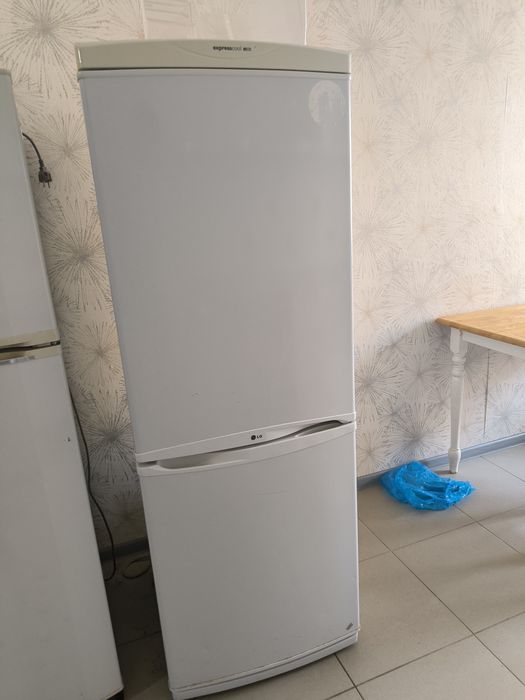 Продам холодильник LG